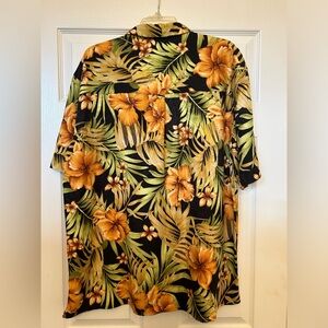 Beautiful floral JoS Bank beach/island dress shirt.